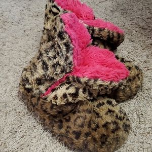 Leopard slippers